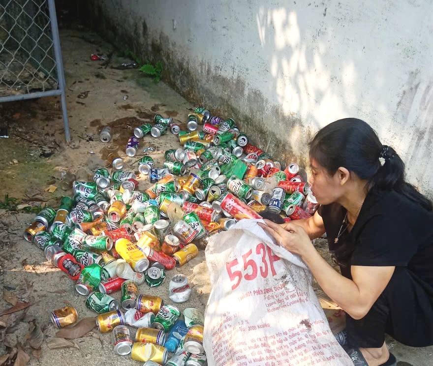 Phụ nữ Kim Hoa gom phế liệu gây quỹ