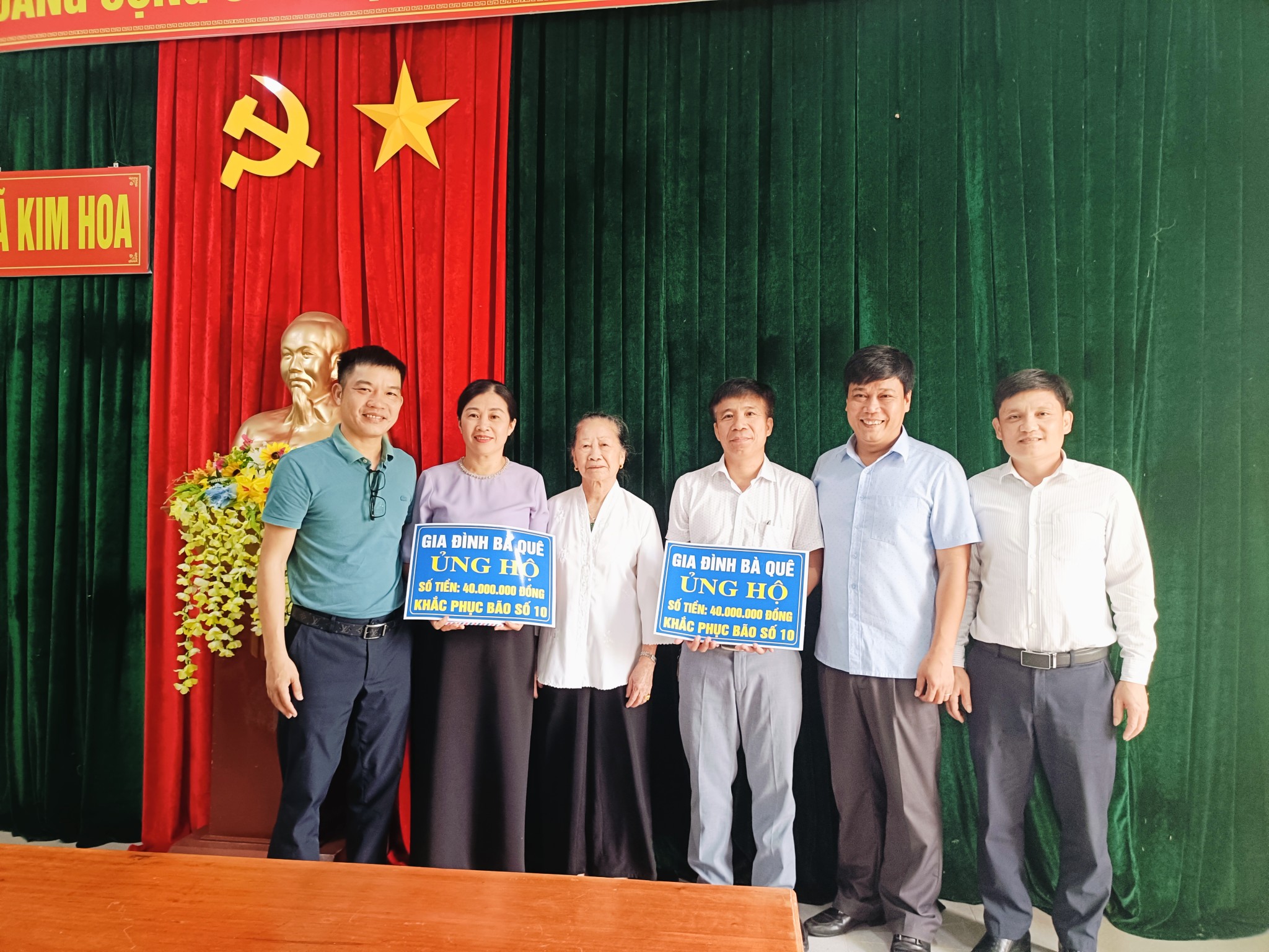 Trao quà hỗ trợ xã Kim Hoa khắc phục thiệt hại sau bão lũ