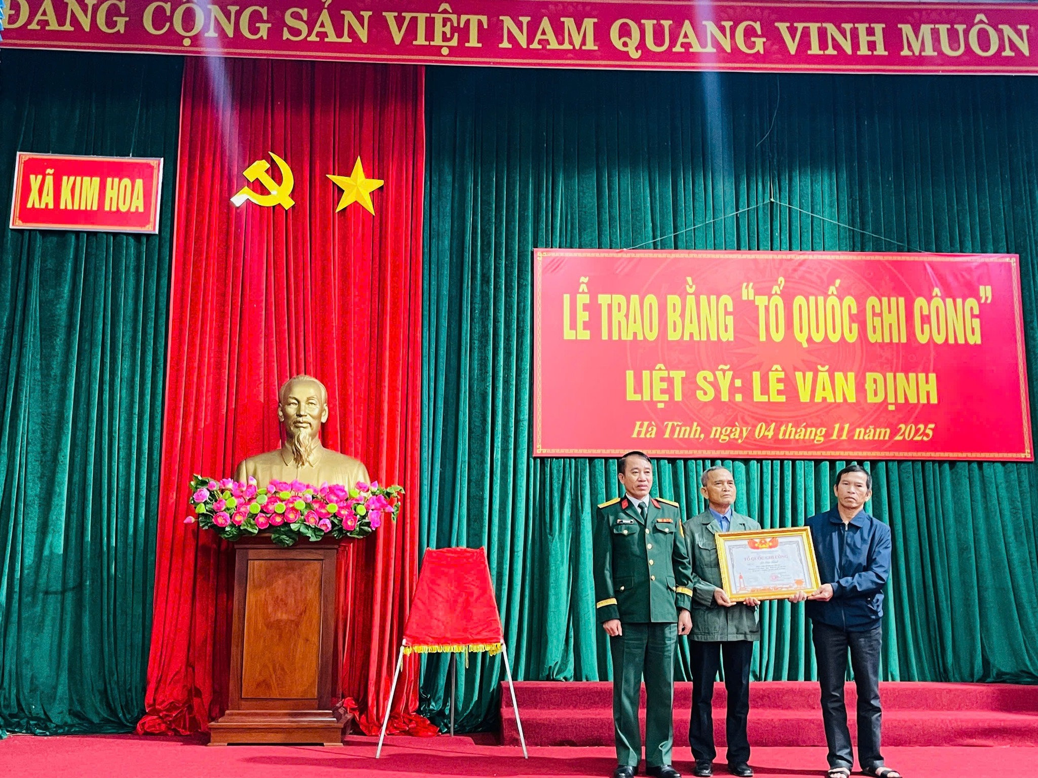 Trao bằng “Tổ quốc ghi công” cho gia đình thân nhân liệt sĩ