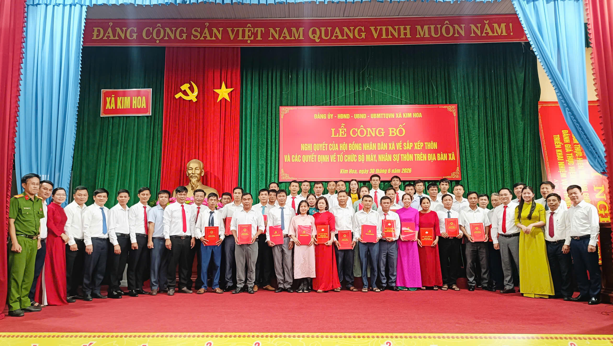 Lễ công bố Nghị quyết về sắp xếp thôn 
