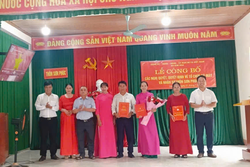 Ra mắt 12 thôn mới sau sắp xếp