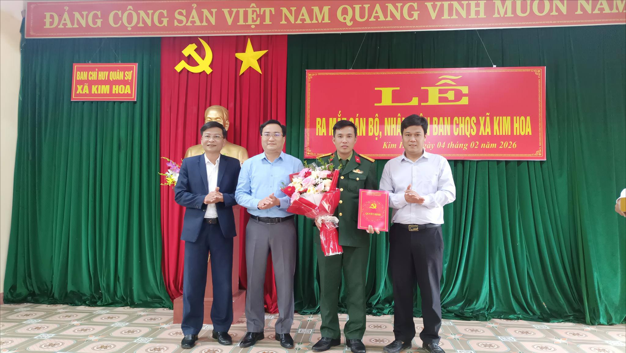 Lễ ra mắt và công bố quyết định công tác cán bộ BCH Quân sự xã Kim Hoa