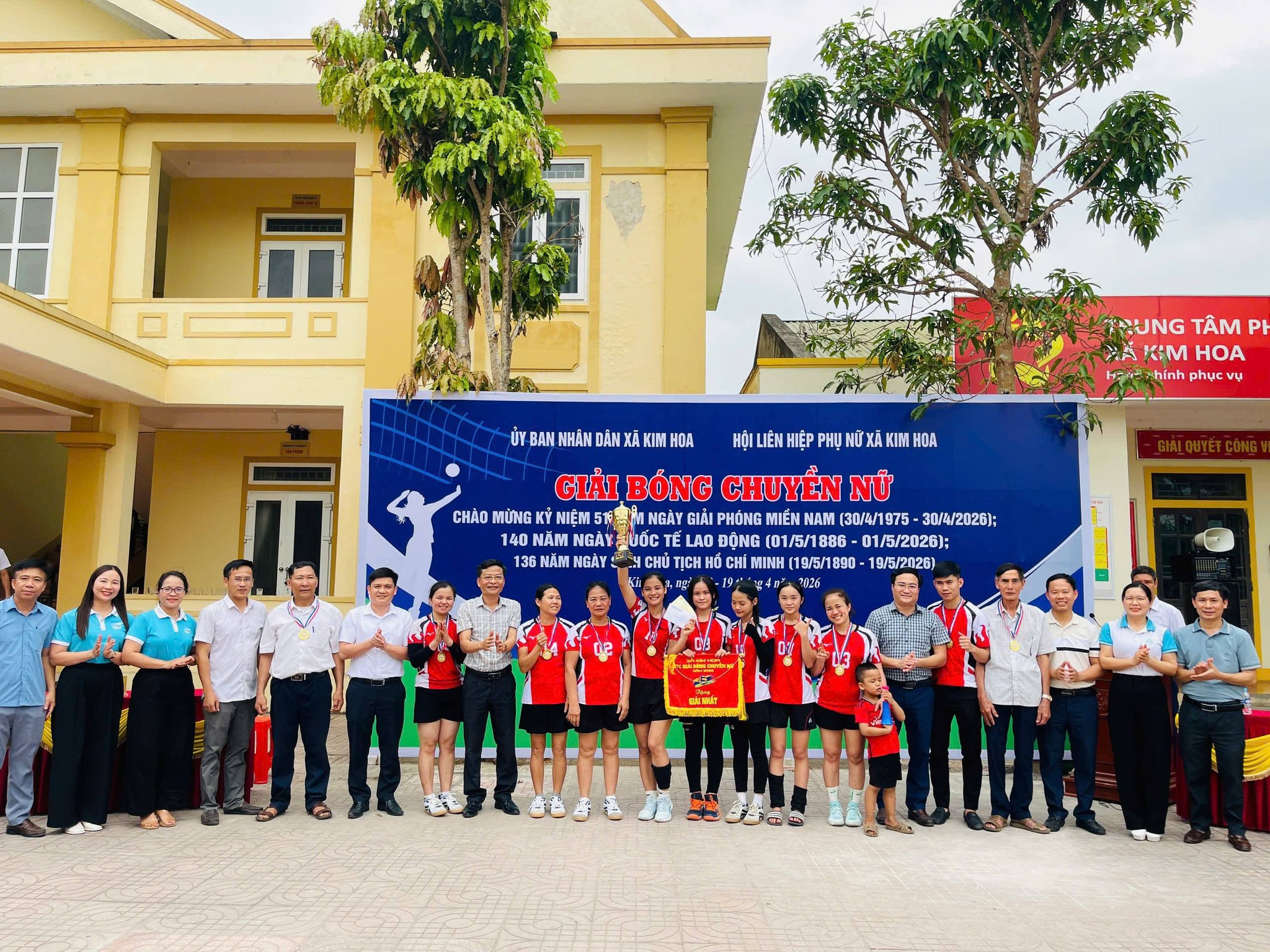 Đội bóng chuyền nữ thôn Cao Trà đoạt cúp vô địch Giải bóng chuyền nữ xã Kim Hoa năm 2026