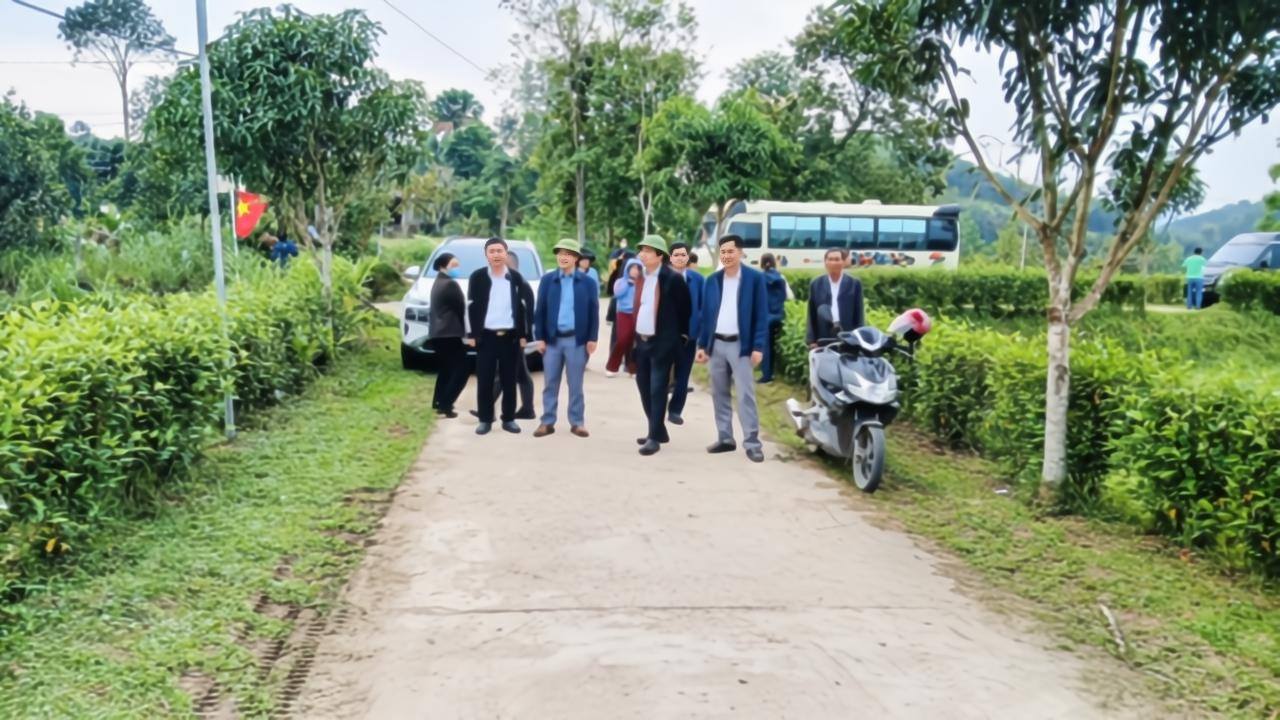 Xã Tứ Mỹ tham quan xây dựng NTM tại xã Kim Hoa