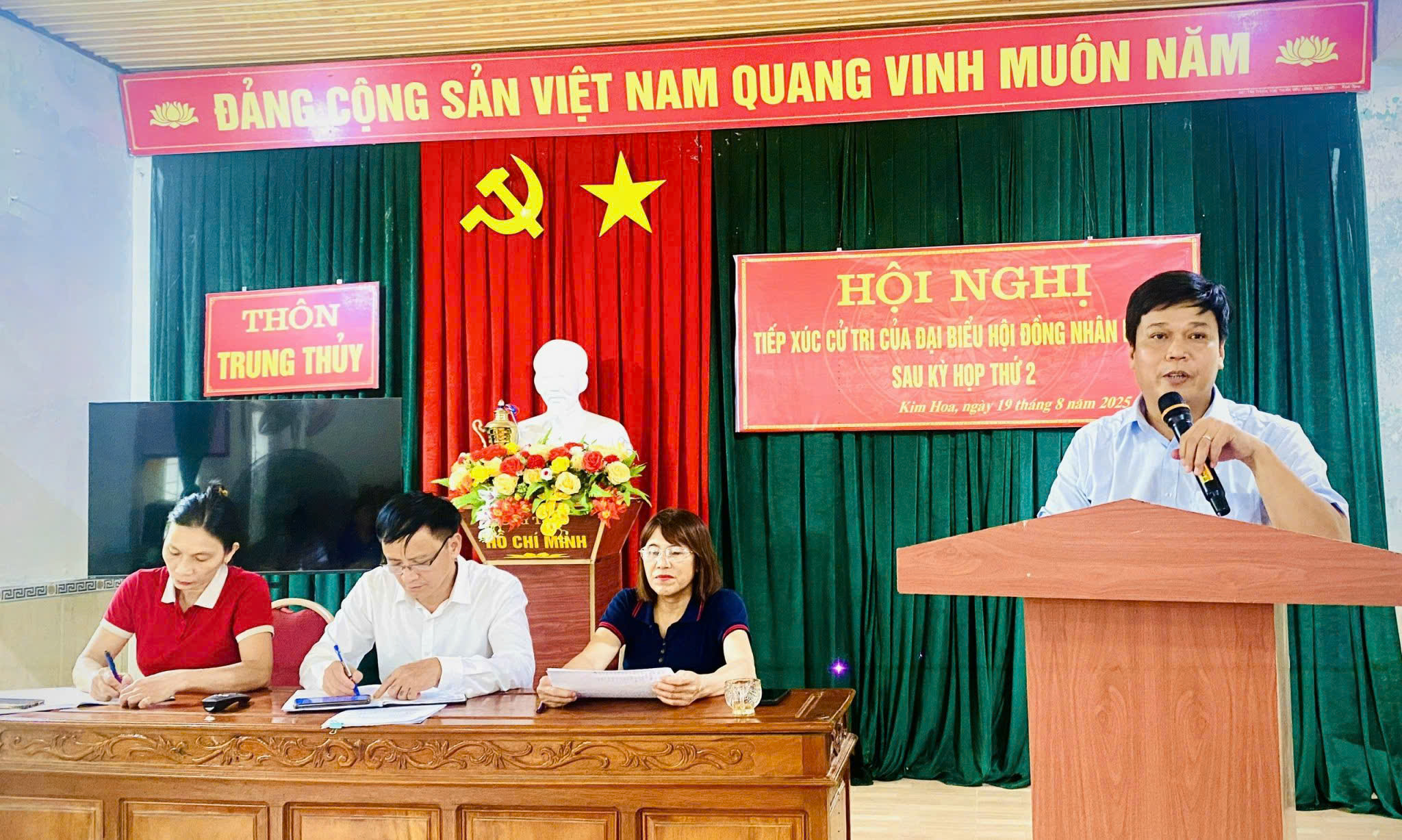 Hội nghị tiếp xức cử tri sau kỳ họp thứ 2