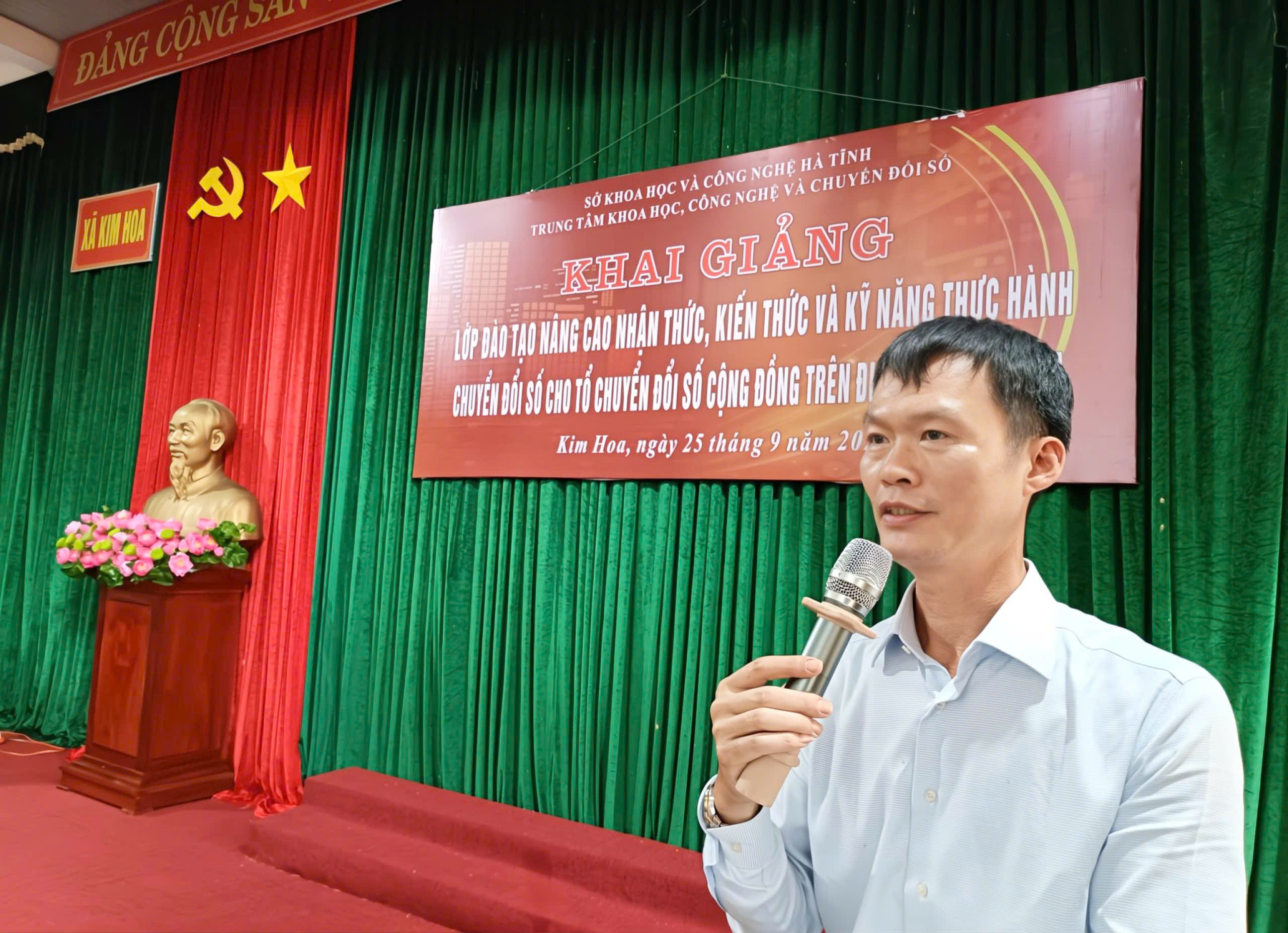 Xã Kim Hoa: Tập huấn nâng cao kiến thức, kỹ năng chuyển đổi số