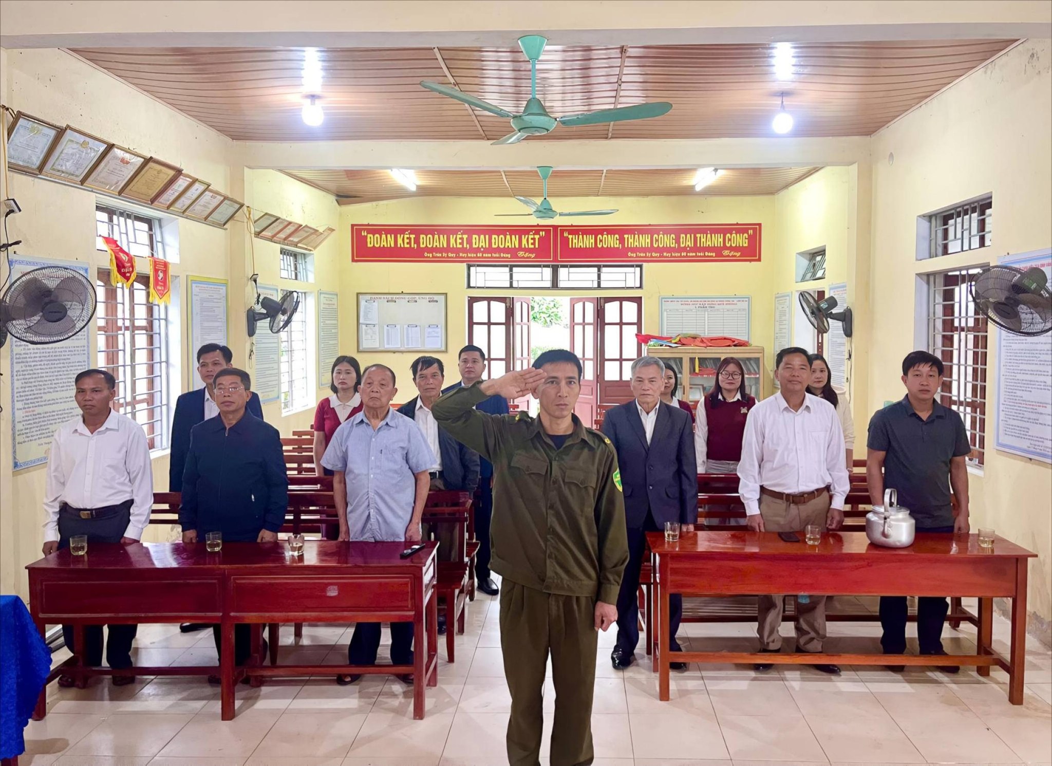 Thiêng liêng lễ chào cờ đầu năm mới Bính Ngọ ở xã Kim Hoa 