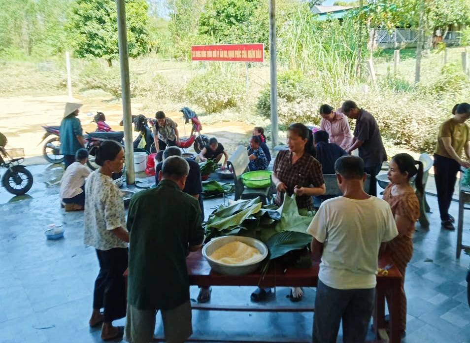 Chuẩn bị Tết Trung thu ở vùng lũ Kim Hoa