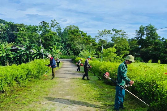 Nhân dân xã Kim Hoa chỉnh trang khu dân cư chào mừng Quốc khánh 2/9 