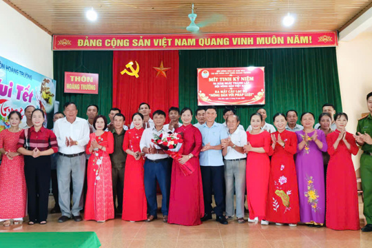 Thôn Hoàng Trường ra mắt “CLB nông dân với pháp luật”