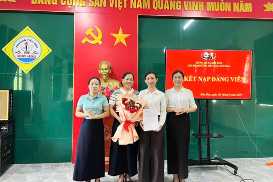 Đảng bộ xã Kim Hoa kết nạp 25 đảng viên mới