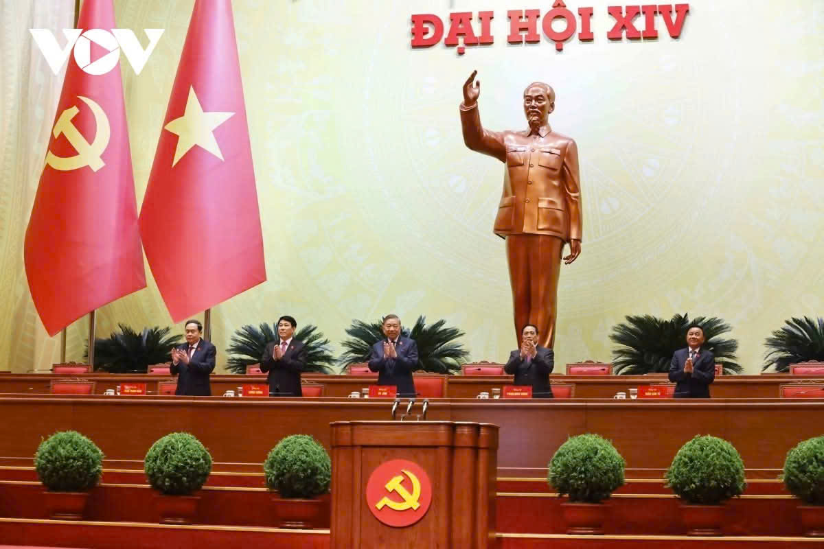 Đại hội đại biểu toàn quốc lần thứ 14 của Đảng - ngày làm việc đầu tiên. 