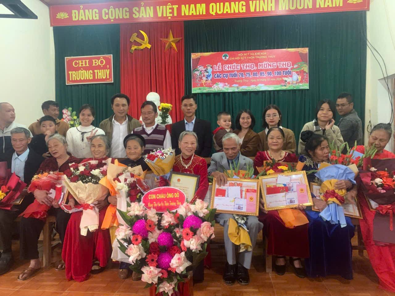 Xã Kim Hoa: Ấm áp lễ mừng thọ cho người cao tuổi 