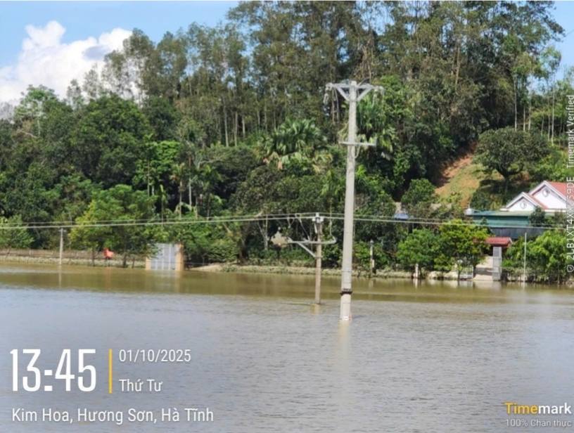 Cảnh báo nguy cơ mất an toàn điện sau lũ lụt 
