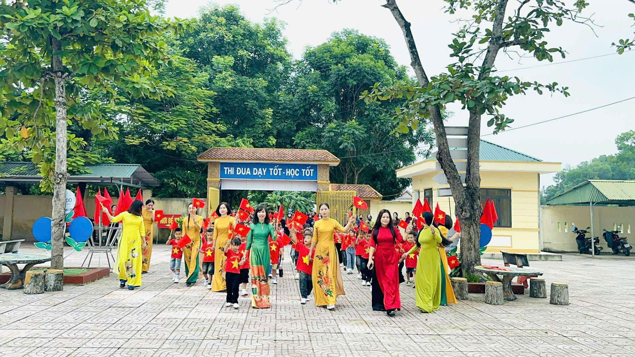 Kim Hoa: Niềm vui ngày tựu trường của học sinh lớp 1, lớp 9 và lớp 12 
